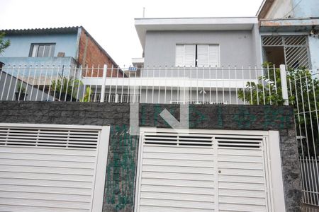 Casa à venda com 130m², 4 quartos e 2 vagas Casa à venda com 130m², 4 quartos e 2 vagasFachada