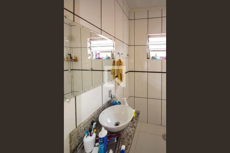 Casa à venda com 130m², 4 quartos e 2 vagas Casa à venda com 130m², 4 quartos e 2 vagasBanheiro Social