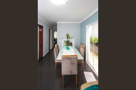 Casa à venda com 130m², 4 quartos e 2 vagas Casa à venda com 130m², 4 quartos e 2 vagasSala de Jantar