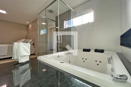 Apartamento à venda com 402m², 4 quartos e 6 vagasBanheiro do Quarto 1