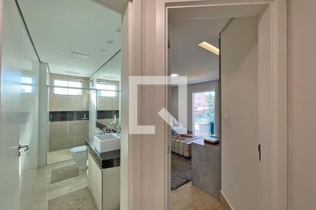 Apartamento à venda com 402m², 4 quartos e 6 vagasBanheiro do Quarto 4