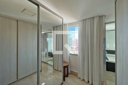 Apartamento à venda com 402m², 4 quartos e 6 vagasBanheiro do Quarto 1