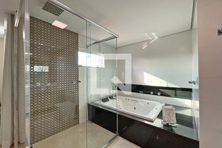 Apartamento à venda com 402m², 4 quartos e 6 vagasBanheiro do Quarto 1