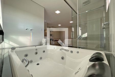 Apartamento à venda com 402m², 4 quartos e 6 vagasBanheiro do Quarto 1