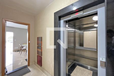 Apartamento à venda com 402m², 4 quartos e 6 vagasCorredor