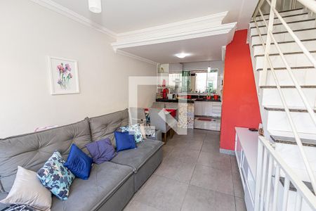 Casa à venda com 77m², 2 quartos e 1 vagaSala