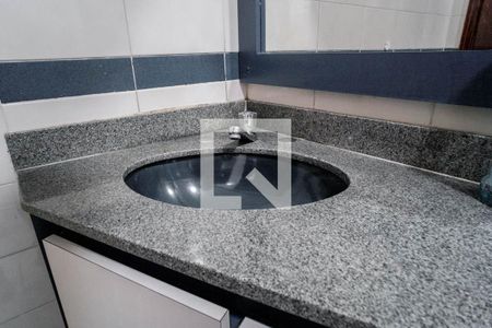 Casa à venda com 192m², 6 quartos e 2 vagasBanheiro 1