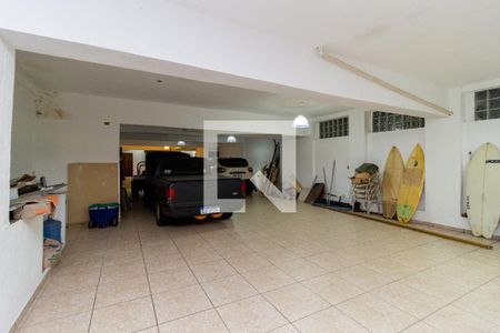 Casa à venda com 300m², 3 quartos e 8 vagas Casa à venda com 300m², 3 quartos e 8 vagasGaragem
