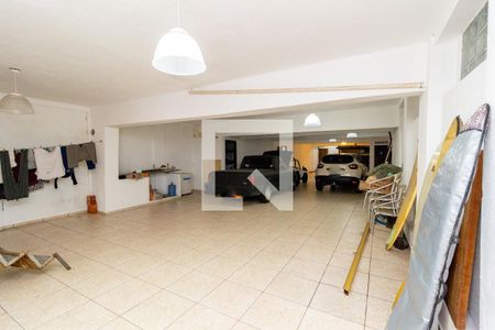 Casa à venda com 300m², 3 quartos e 8 vagas Casa à venda com 300m², 3 quartos e 8 vagasGaragem