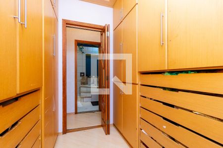 Casa à venda com 300m², 3 quartos e 8 vagas Casa à venda com 300m², 3 quartos e 8 vagasCloset - Suíte 3