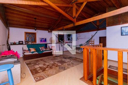 Casa à venda com 300m², 3 quartos e 8 vagas Casa à venda com 300m², 3 quartos e 8 vagasSótão