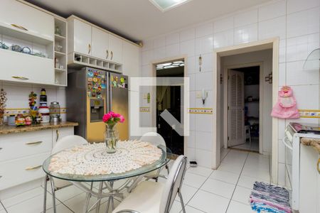 Casa à venda com 300m², 3 quartos e 8 vagas Casa à venda com 300m², 3 quartos e 8 vagasCozinha