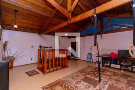 Casa à venda com 300m², 3 quartos e 8 vagas Casa à venda com 300m², 3 quartos e 8 vagasSótão