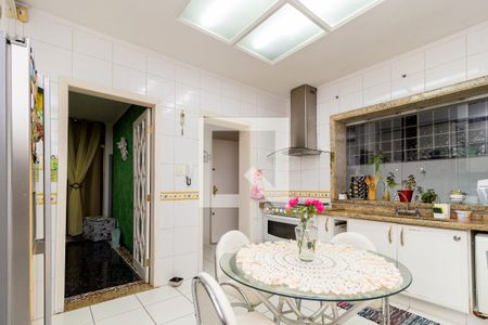 Casa à venda com 300m², 3 quartos e 8 vagas Casa à venda com 300m², 3 quartos e 8 vagasCozinha