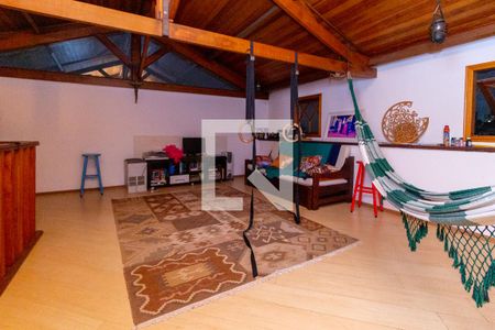 Casa à venda com 300m², 3 quartos e 8 vagas Casa à venda com 300m², 3 quartos e 8 vagasSótão