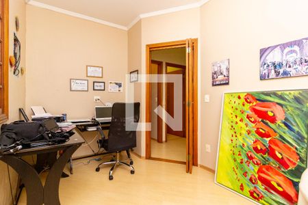 Casa à venda com 300m², 3 quartos e 8 vagas Casa à venda com 300m², 3 quartos e 8 vagasEscritório