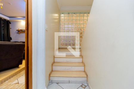 Casa à venda com 300m², 3 quartos e 8 vagas Casa à venda com 300m², 3 quartos e 8 vagasEscada