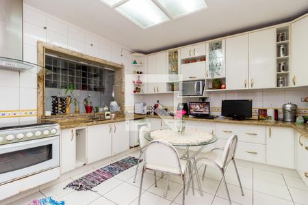 Casa à venda com 300m², 3 quartos e 8 vagas Casa à venda com 300m², 3 quartos e 8 vagasCozinha