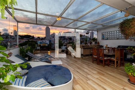 Casa à venda com 300m², 3 quartos e 8 vagas Casa à venda com 300m², 3 quartos e 8 vagasEspaço Gourmet