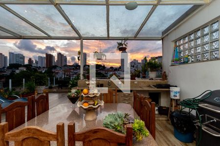 Casa à venda com 300m², 3 quartos e 8 vagas Casa à venda com 300m², 3 quartos e 8 vagasEspaço Gourmet