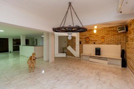 Casa à venda com 300m², 3 quartos e 8 vagas Casa à venda com 300m², 3 quartos e 8 vagasSalão de Festas