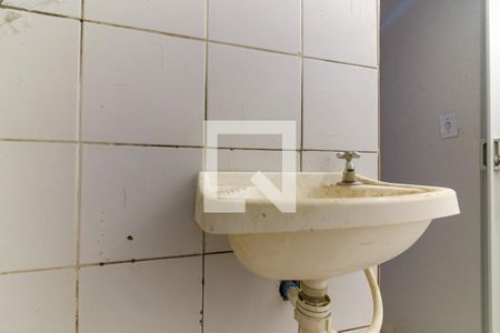 Banheiro de casa para alugar com 1 quarto, 20m² em Jardim Miriam, São Paulo