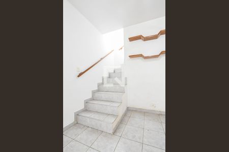 Escada  de casa à venda com 3 quartos, 120m² em Vila Cordeiro, São Paulo