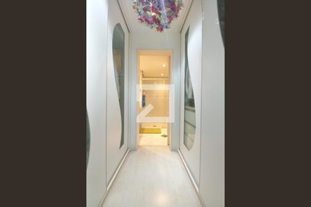 Apartamento à venda com 126m², 3 quartos e 2 vagasCorredor do Banheiro da Suíte 