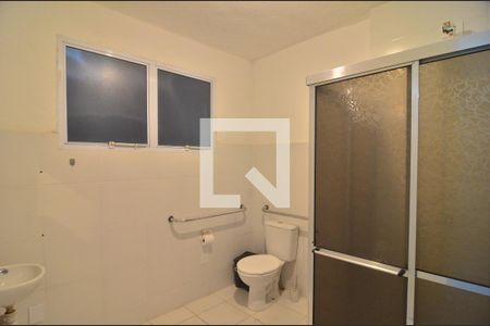 Banheiro de apartamento à venda com 1 quarto, 42m² em São Luis, Canoas