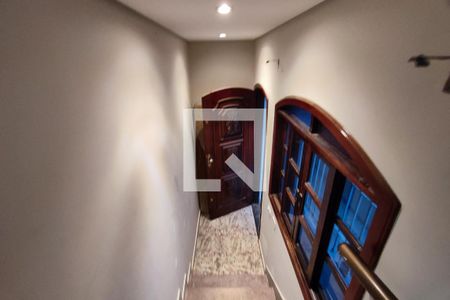 Casa para alugar com 100m², 2 quartos e 1 vagaEscada