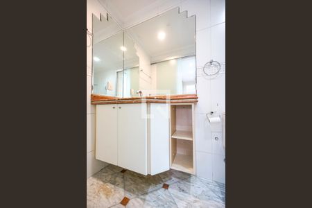 Apartamento à venda com 74m², 2 quartos e 2 vagasBanheiro da suíte