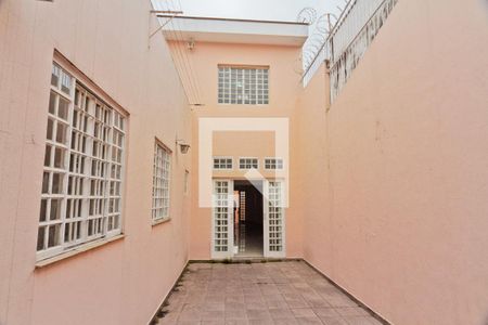 Casa à venda com 225m², 3 quartos e 3 vagas Casa à venda com 225m², 3 quartos e 3 vagasÁrea externa