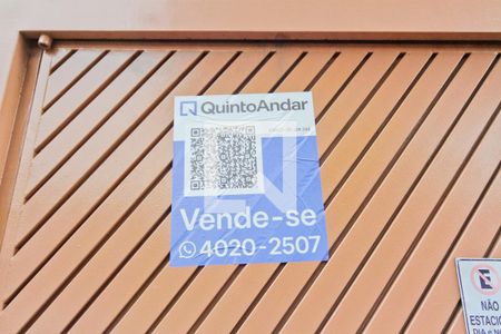 Casa à venda com 225m², 3 quartos e 3 vagas Casa à venda com 225m², 3 quartos e 3 vagasFachada