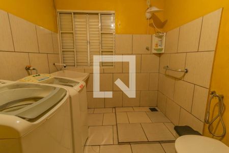 Casa à venda com 95m², 2 quartos e 2 vagas Casa à venda com 95m², 2 quartos e 2 vagasBanheiro