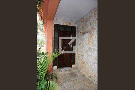 Entrada de casa à venda com 6 quartos, 300m² em Cupecê, São Paulo