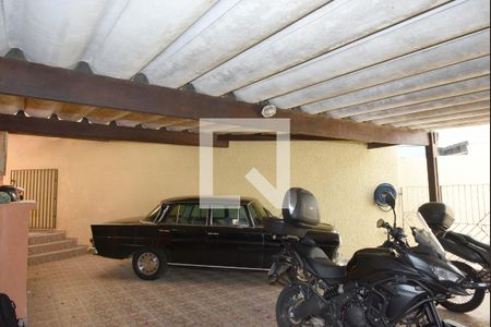 Garagem de casa à venda com 6 quartos, 300m² em Cupecê, São Paulo
