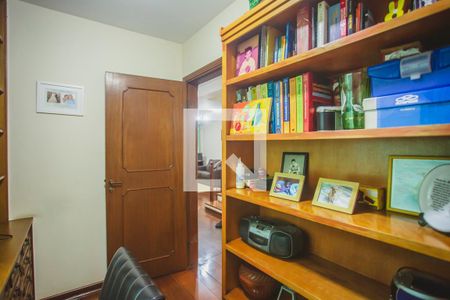 Casa à venda com 318m², 4 quartos e 4 vagasEscritório