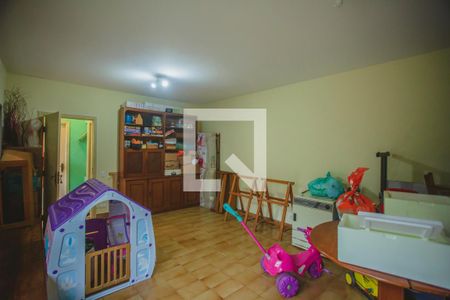 Casa à venda com 318m², 4 quartos e 4 vagasQuarto de Serviço