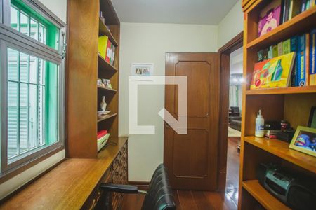 Casa à venda com 318m², 4 quartos e 4 vagasEscritório