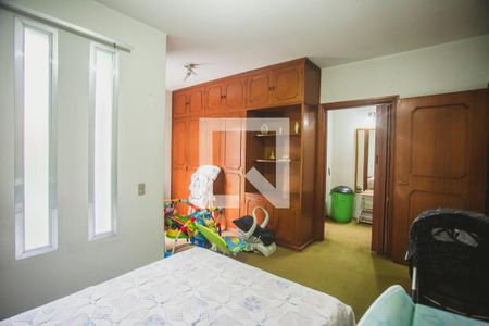 Casa à venda com 318m², 4 quartos e 4 vagasSuíte