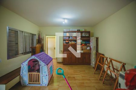 Casa à venda com 318m², 4 quartos e 4 vagasQuarto de Serviço