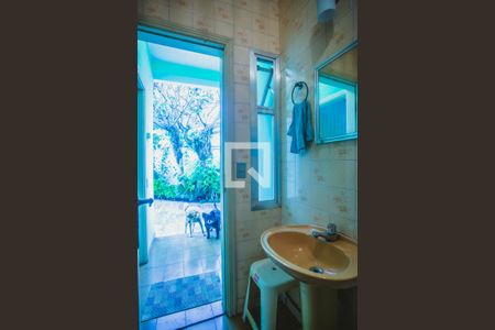 Casa à venda com 318m², 4 quartos e 4 vagasBanheiro de Serviço