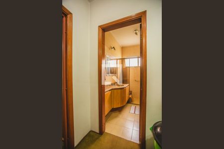 Casa à venda com 318m², 4 quartos e 4 vagasCloset