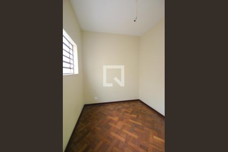 Casa à venda com 380m², 5 quartos e 8 vagasQuarto de Serviço