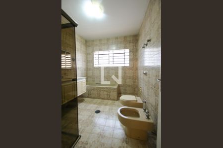 Casa à venda com 380m², 5 quartos e 8 vagasQuarto 3 - Suíte