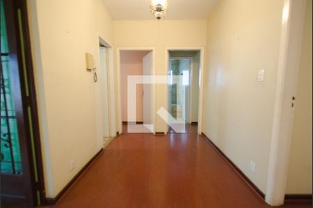 Casa à venda com 380m², 5 quartos e 8 vagasHall dos Quartos