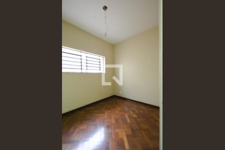 Casa à venda com 380m², 5 quartos e 8 vagasQuarto de Serviço