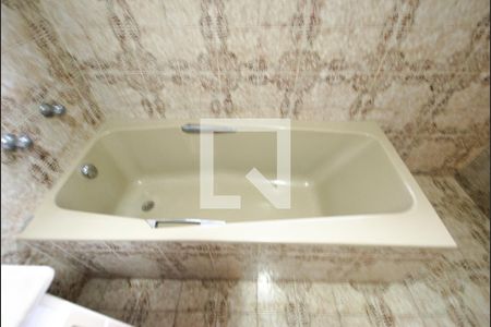 Casa à venda com 380m², 5 quartos e 8 vagasQuarto 3 - Suíte