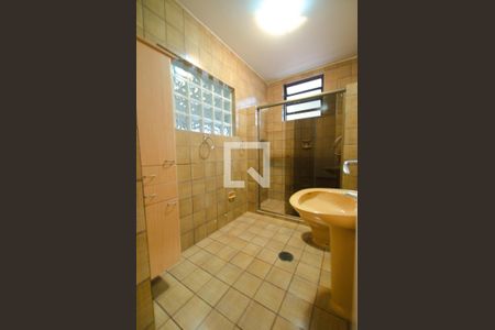 Casa à venda com 380m², 5 quartos e 8 vagasBanheiro