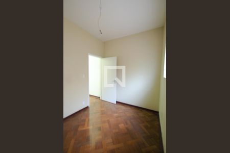 Casa à venda com 380m², 5 quartos e 8 vagasQuarto de Serviço